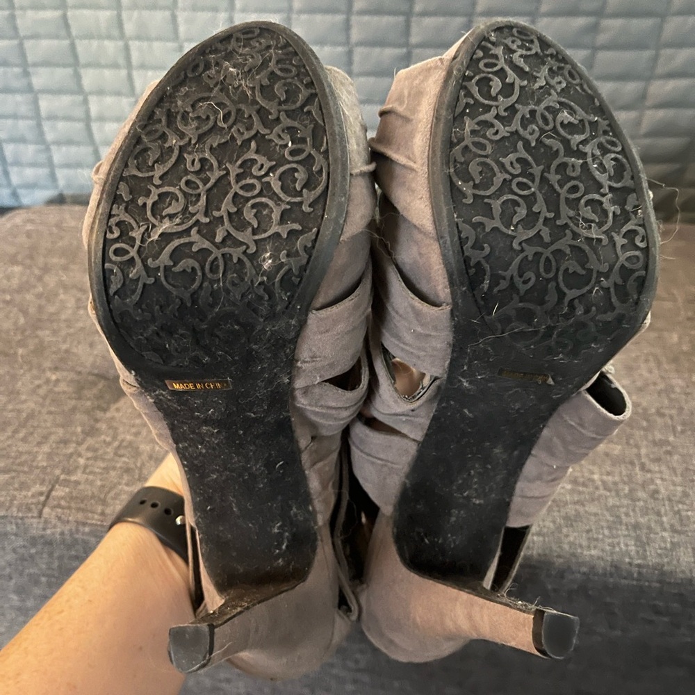 Stylish Taupe Knotted Women's Heels - Picture 4 of 4